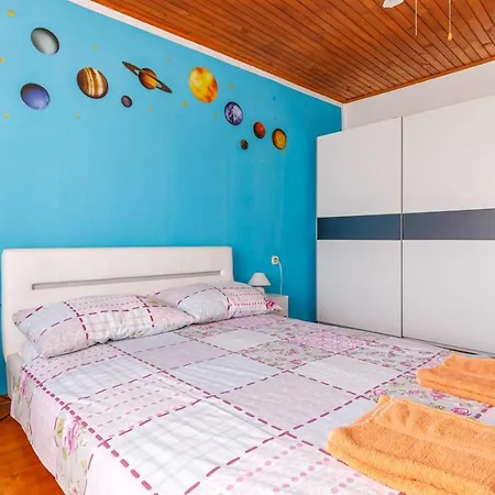 Сasa de vacaciones House Karla *